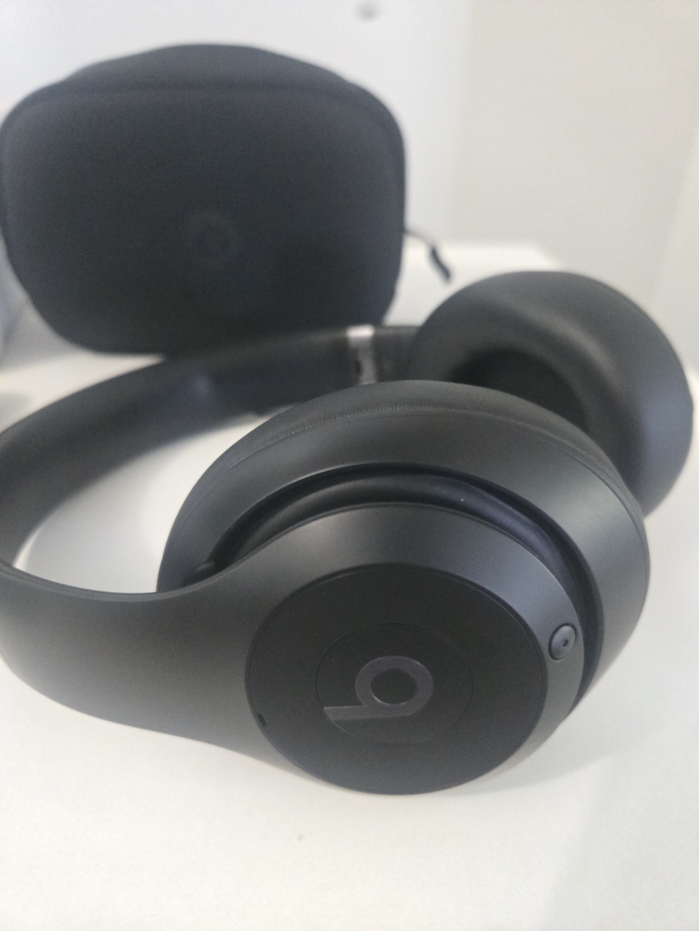 Beats Studio Pro Wireless Noise Cancelling Headphones (Black) - Box Included